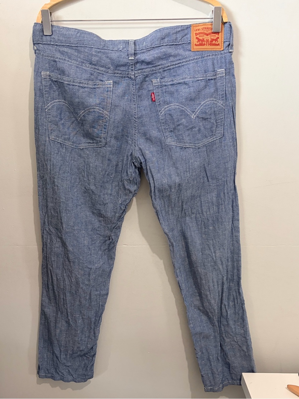 Levi's Boyfriend Linen Blend Pants 30 Blue Chambray Lightweight Trousers - Picture 2 of 9